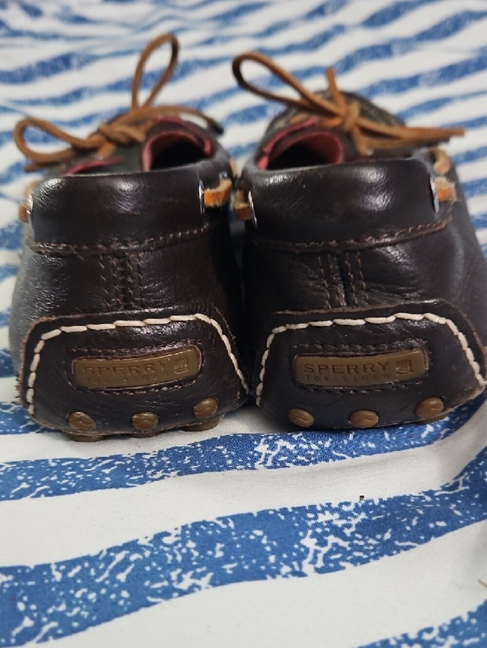 Sperry Dark Brown Leather Moccasin Flats with Tan Bow and Pink Lining - Picture 2 of 5